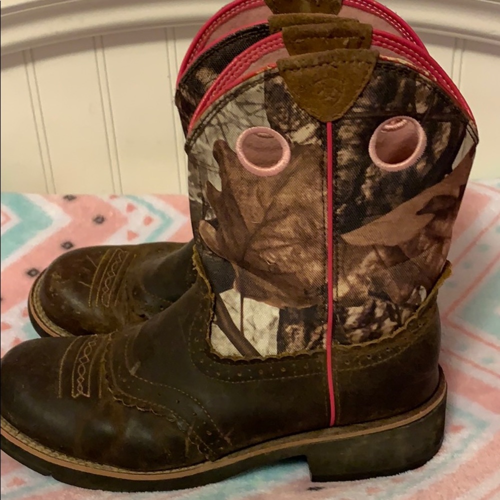 Ariat pink camo boots